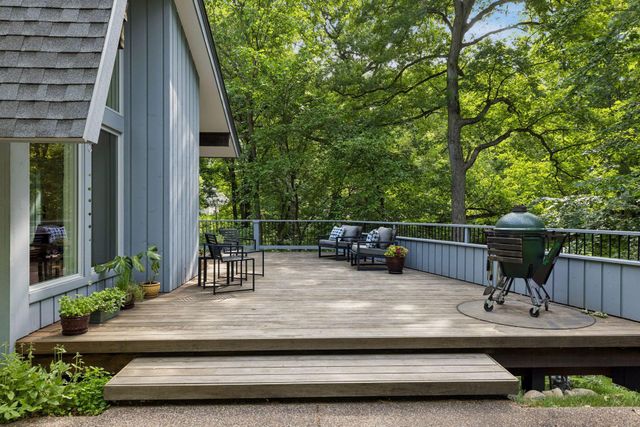 1 Chickadee Lane, North Oaks, MN 55127