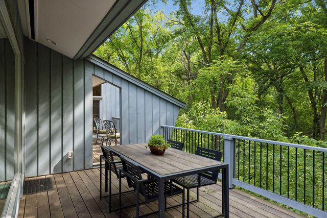 1 Chickadee Lane, North Oaks, MN 55127