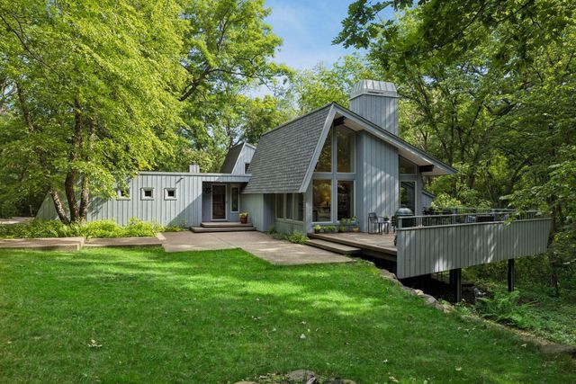 1 Chickadee Lane, North Oaks, MN 55127