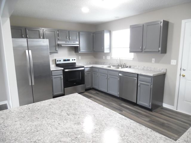 624 Meadow Brook Place, Trenton, OH 45067