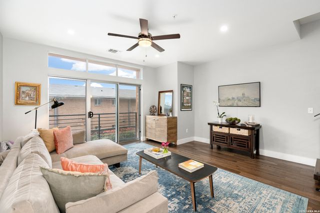 902 E Josephine, San Antonio, TX 78208