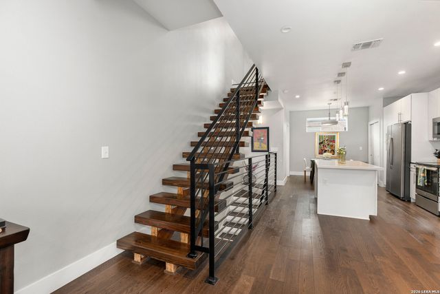 902 E Josephine, San Antonio, TX 78208