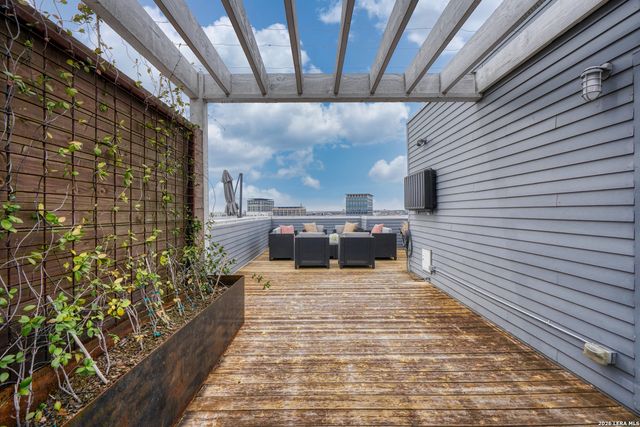 902 E Josephine, San Antonio, TX 78208