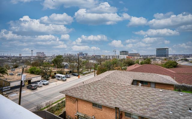 902 E Josephine, San Antonio, TX 78208