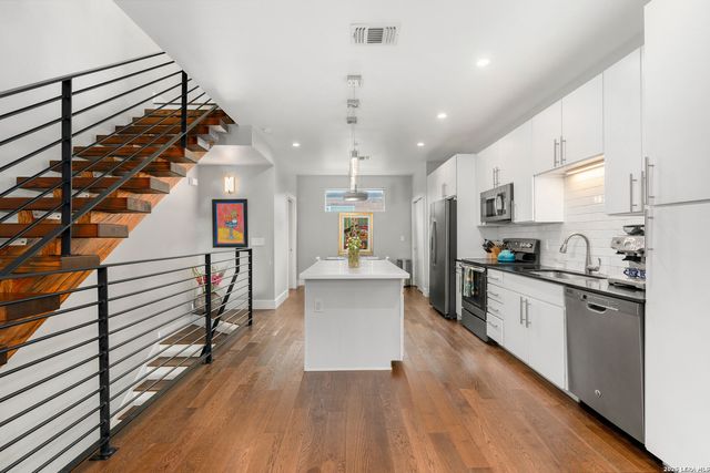 902 E Josephine, San Antonio, TX 78208