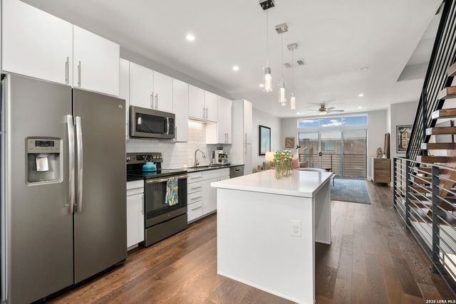 902 E Josephine, San Antonio, TX 78208