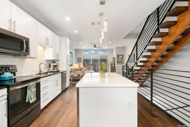 902 E Josephine, San Antonio, TX 78208