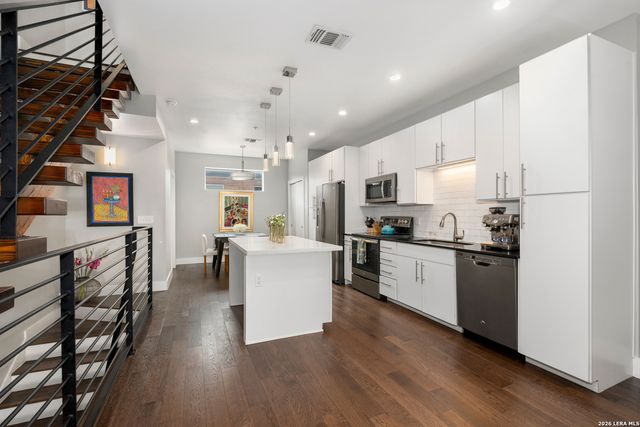 902 E Josephine, San Antonio, TX 78208