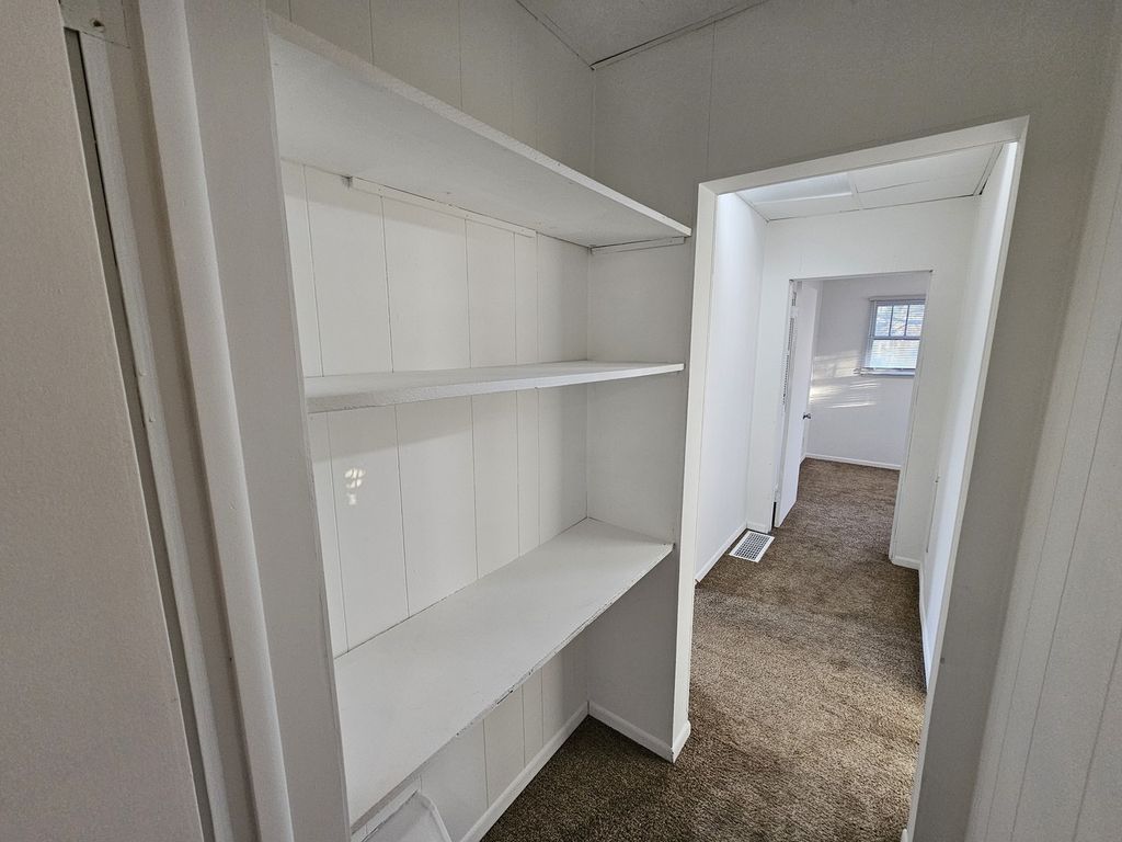 Image 16 of property listing at 1609 Isabella, Mt Vernon, IL 62864