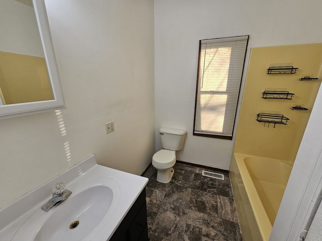 Image 19 of property listing at 1609 Isabella, Mt Vernon, IL 62864