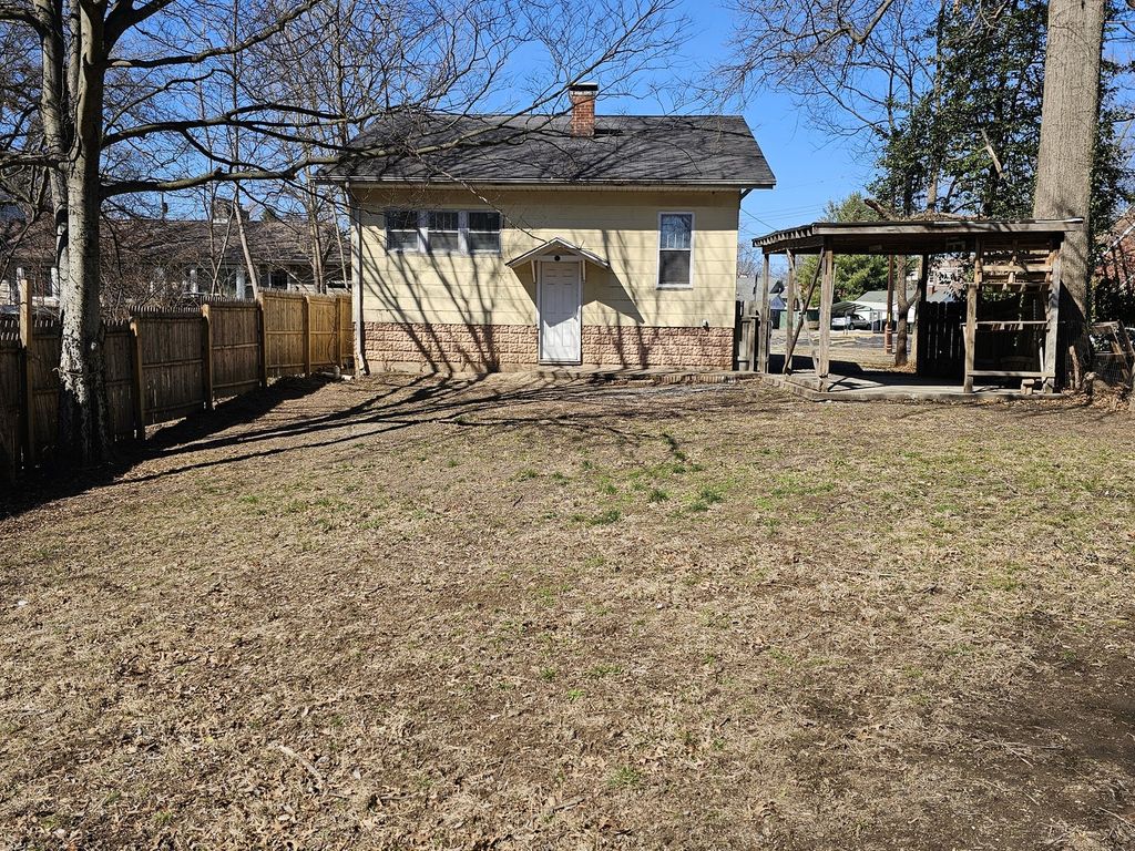 Image 5 of property listing at 1609 Isabella, Mt Vernon, IL 62864