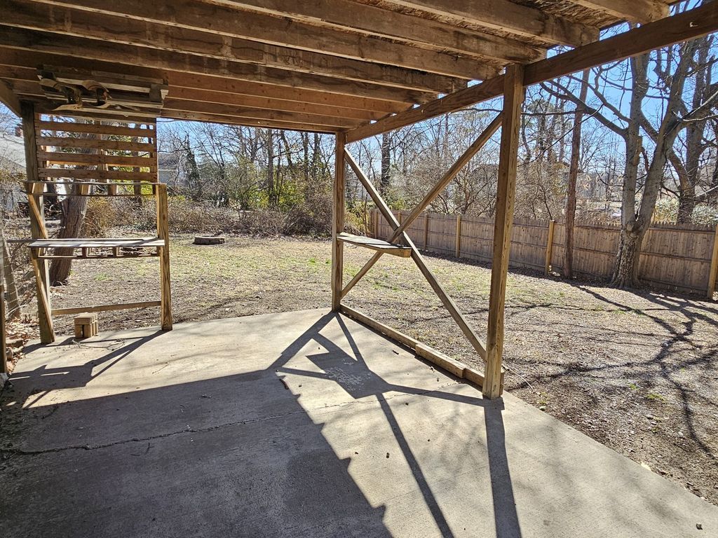 Image 6 of property listing at 1609 Isabella, Mt Vernon, IL 62864