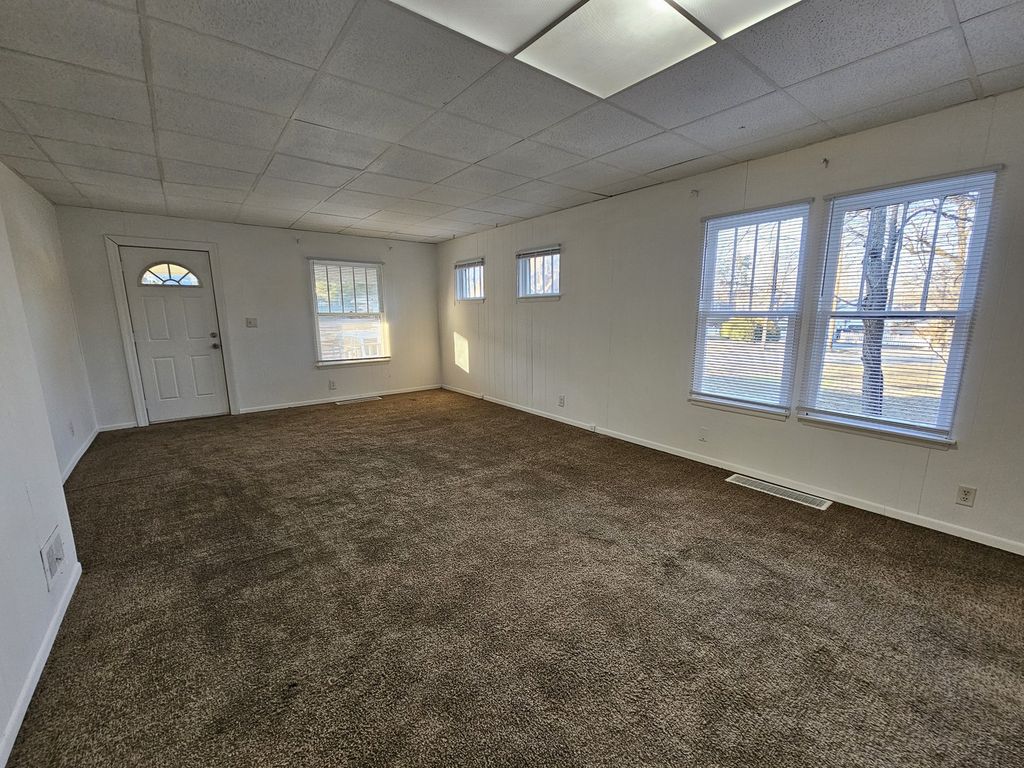 Image 9 of property listing at 1609 Isabella, Mt Vernon, IL 62864