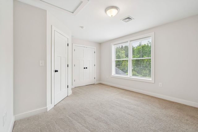 34 Ponemah Hill Rd Unit 2, Milford, NH 03055