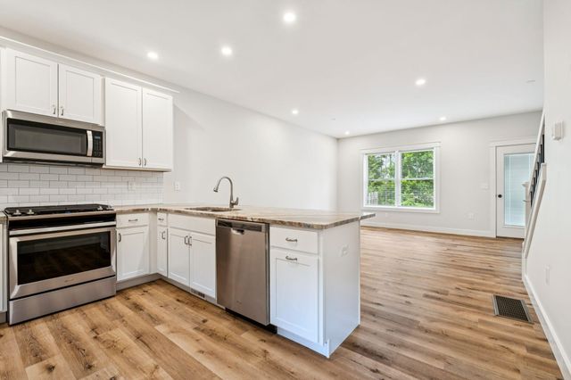 34 Ponemah Hill Rd Unit 2, Milford, NH 03055