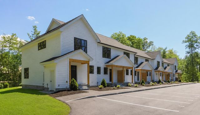 34 Ponemah Hill Rd Unit 2, Milford, NH 03055