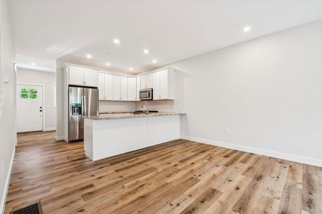 34 Ponemah Hill Rd Unit 2, Milford, NH 03055