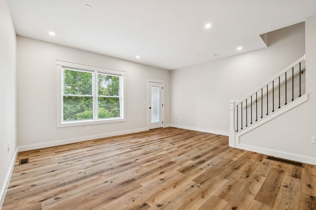 34 Ponemah Hill Rd Unit 2, Milford, NH 03055