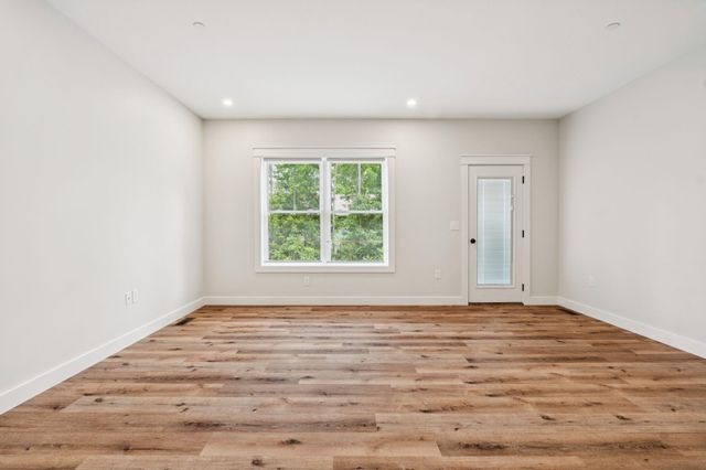 34 Ponemah Hill Rd Unit 2, Milford, NH 03055