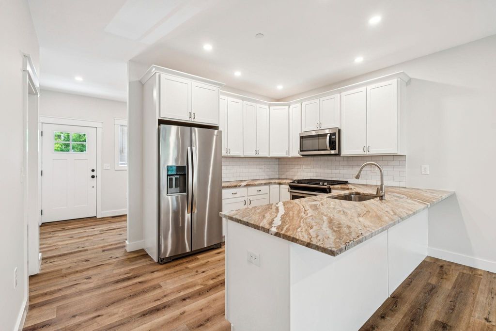 34 Ponemah Hill Rd Unit 2, Milford, NH 03055
