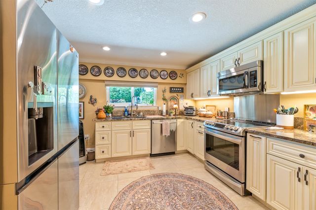 304 SW Indian Groves Drive, Stuart, FL 34994