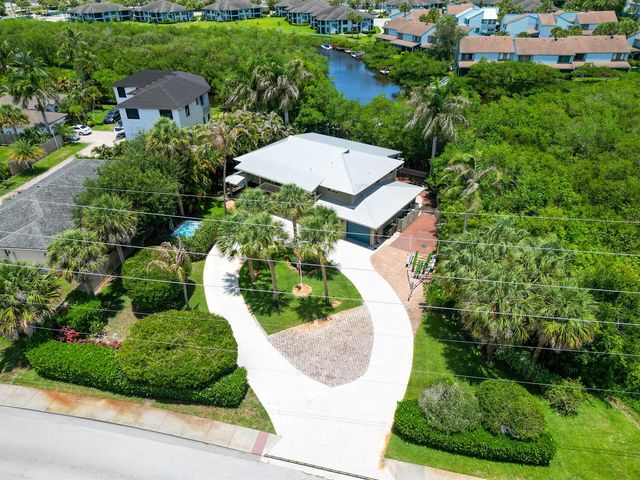 304 SW Indian Groves Drive, Stuart, FL 34994