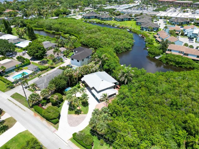 304 SW Indian Groves Drive, Stuart, FL 34994