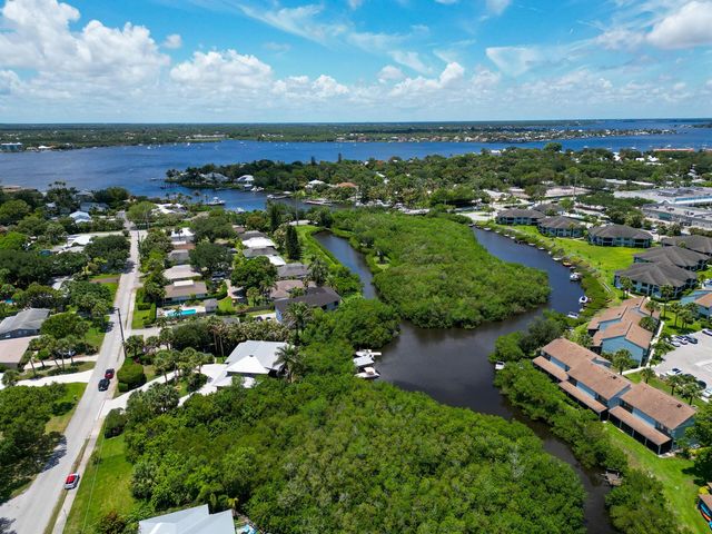 304 SW Indian Groves Drive, Stuart, FL 34994