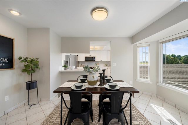 590 Mcdonald Dr, Pasco, WA 99301