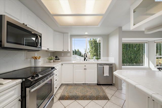 590 Mcdonald Dr, Pasco, WA 99301