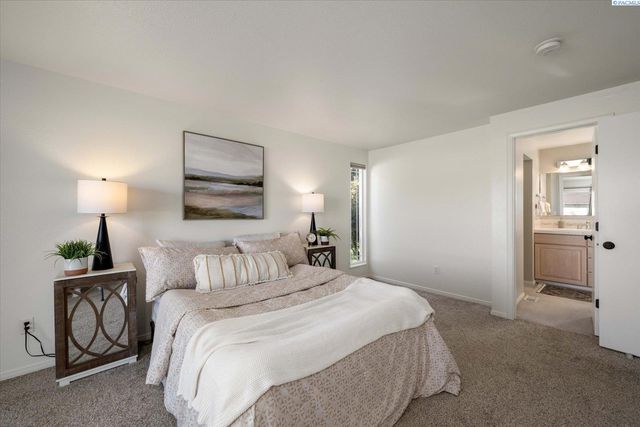 590 Mcdonald Dr, Pasco, WA 99301