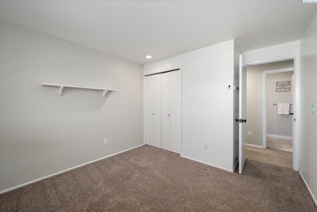 590 Mcdonald Dr, Pasco, WA 99301