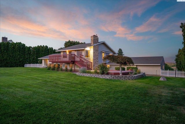 590 Mcdonald Dr, Pasco, WA 99301