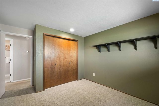 590 Mcdonald Dr, Pasco, WA 99301