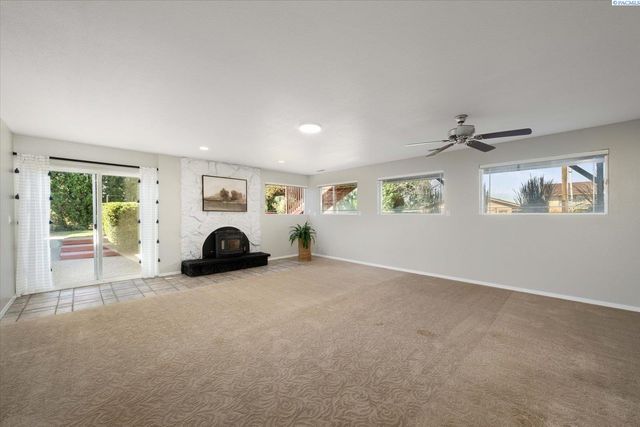 590 Mcdonald Dr, Pasco, WA 99301