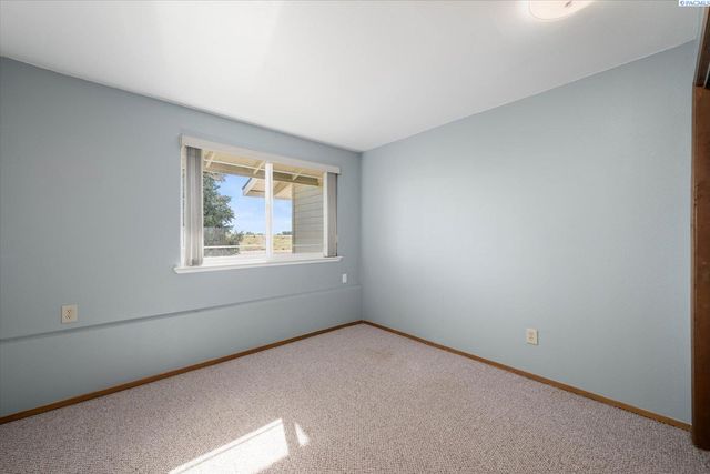 590 Mcdonald Dr, Pasco, WA 99301