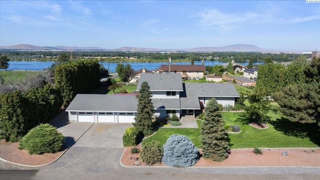 590 Mcdonald Dr, Pasco, WA 99301