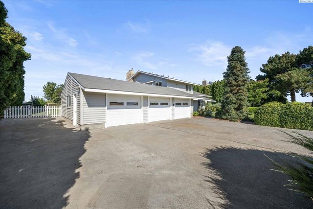 590 Mcdonald Dr, Pasco, WA 99301