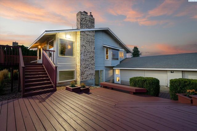 590 Mcdonald Dr, Pasco, WA 99301