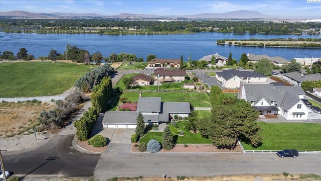 590 Mcdonald Dr, Pasco, WA 99301