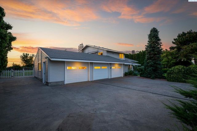 590 Mcdonald Dr, Pasco, WA 99301