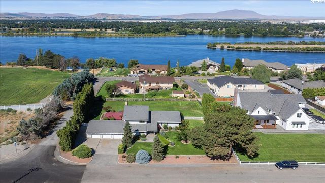 590 Mcdonald Dr, Pasco, WA 99301