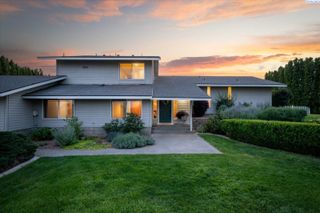 590 Mcdonald Dr, Pasco, WA 99301