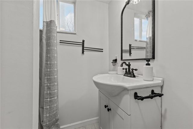 920 Wymore St, Elliott, PA 15220