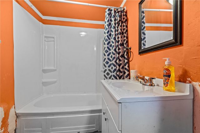 920 Wymore St, Elliott, PA 15220