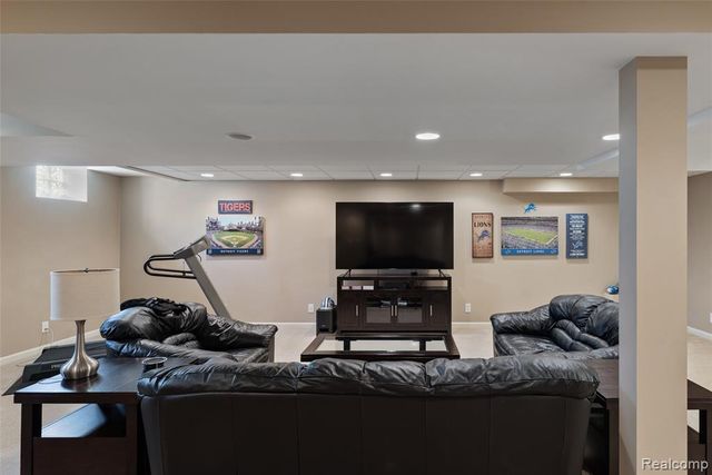 14109 Berryknoll Drive, Utica, MI 48315