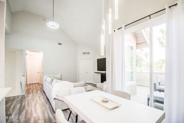 1633 E LAKESIDE Drive 195, Gilbert, AZ 85234
