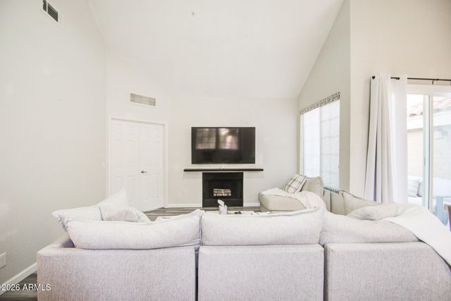 1633 E LAKESIDE Drive 195, Gilbert, AZ 85234