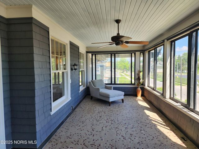 424 Winthrop Street, Toledo, OH 43620