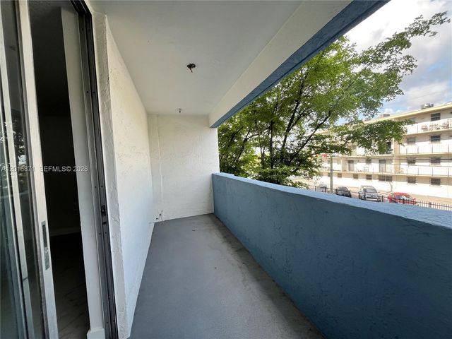 5050 NW 7th Street 220, Miami, FL 33126